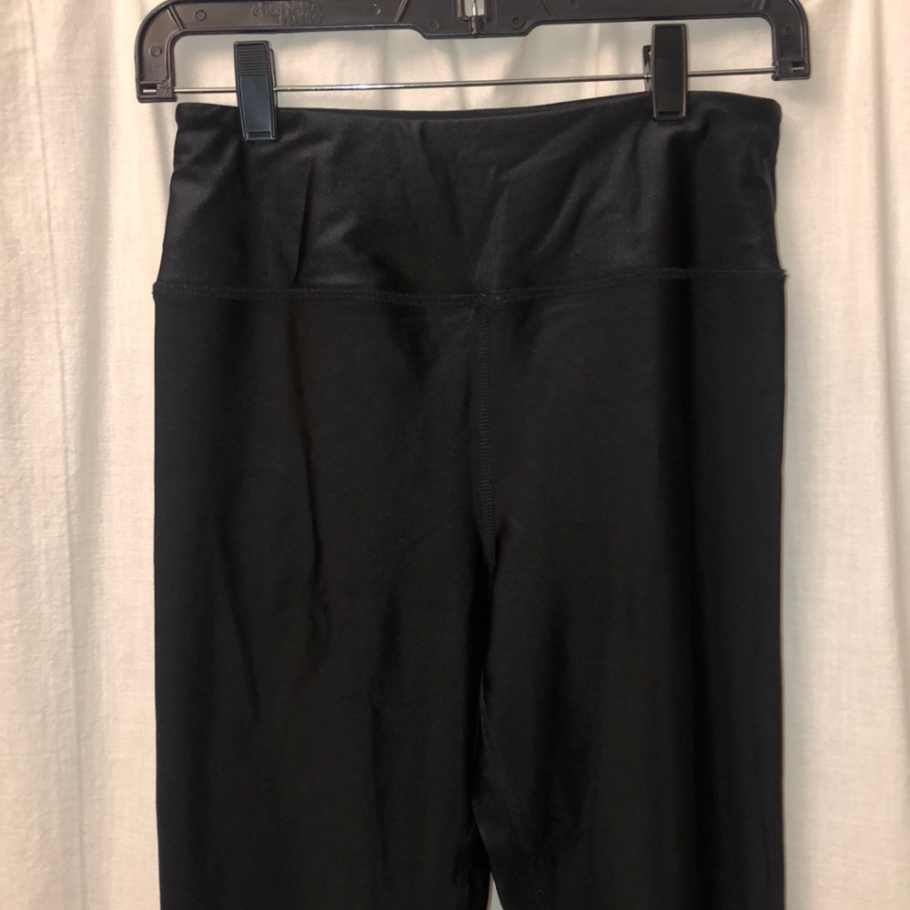 Shiny workout leggings